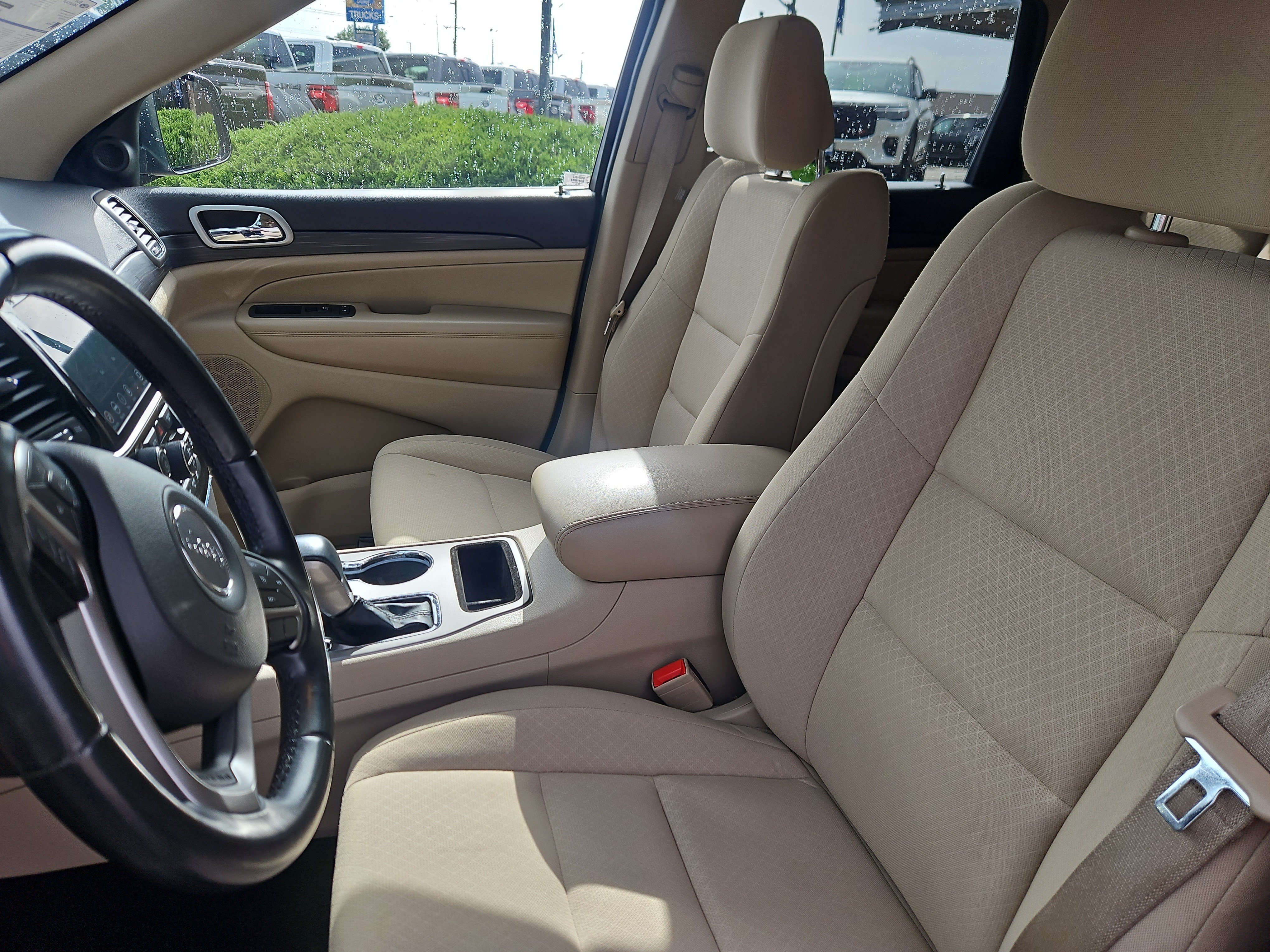 Used 2022 Jeep Grand Cherokee Laredo E AWD/4WD image 9