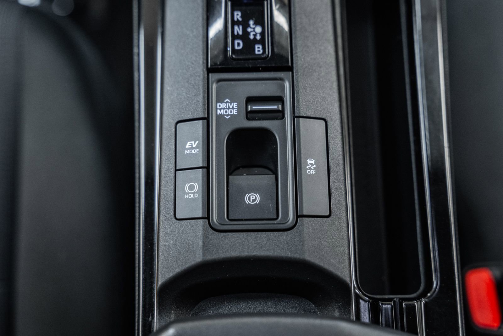 Used 2024 Toyota Prius LE FWD image 24