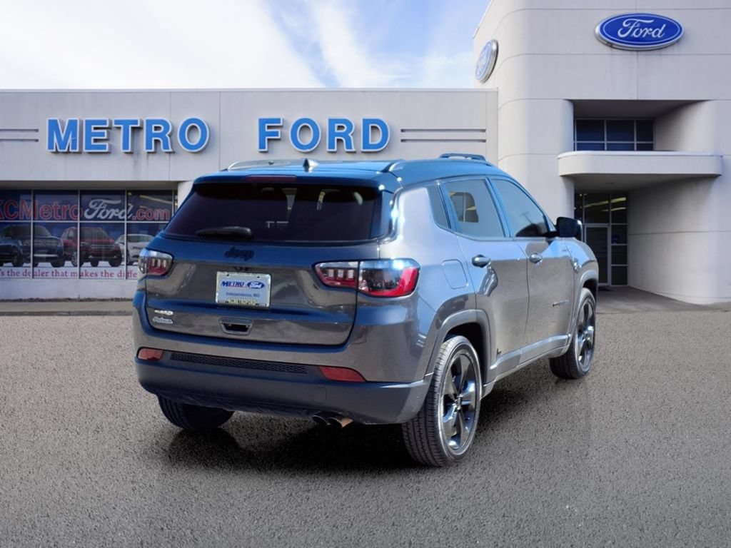 Used 2021 Jeep Compass Latitude FWD image 3
