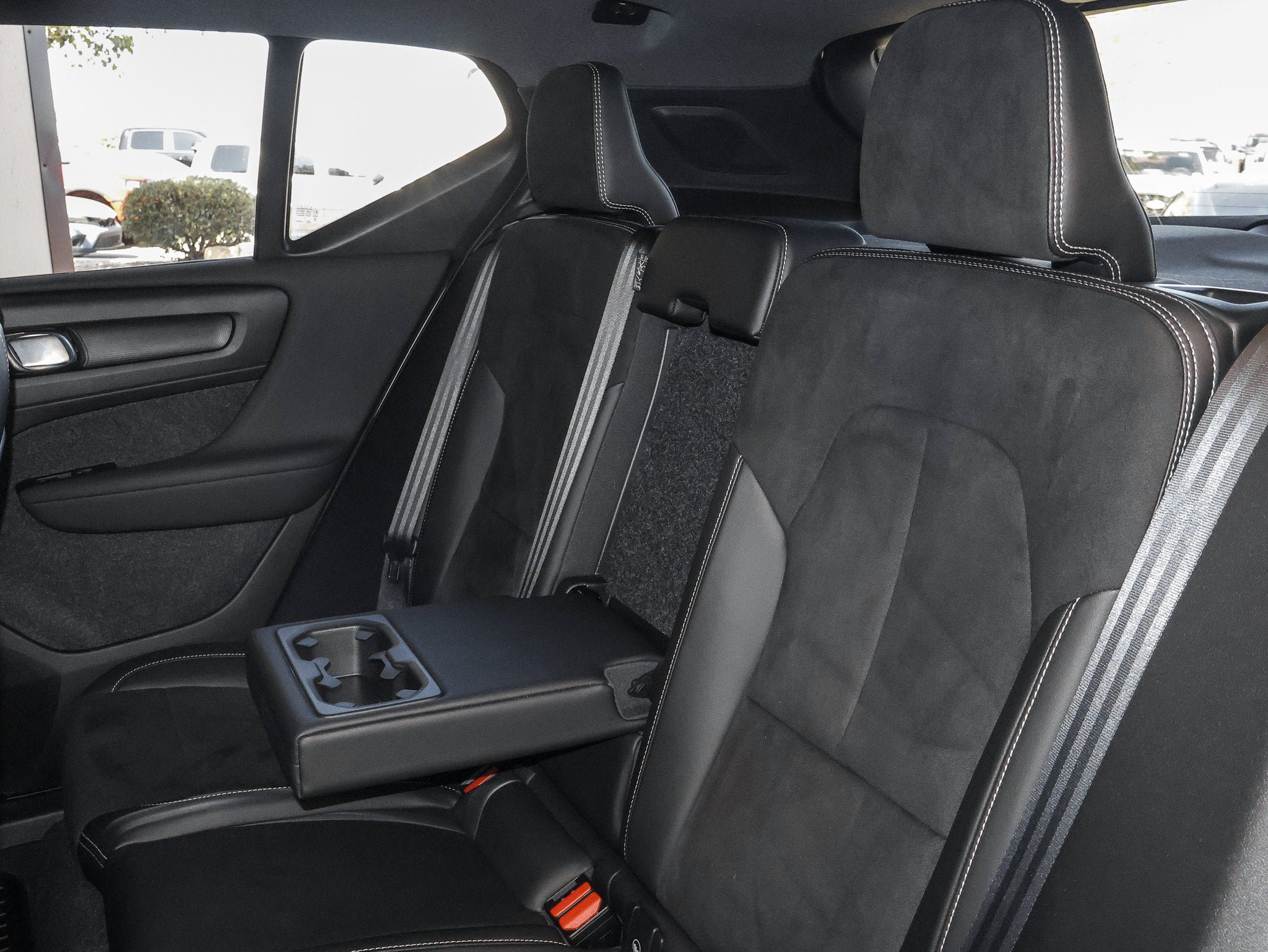 Used 2022 Volvo XC40 T5 R-Design AWD/4WD image 38