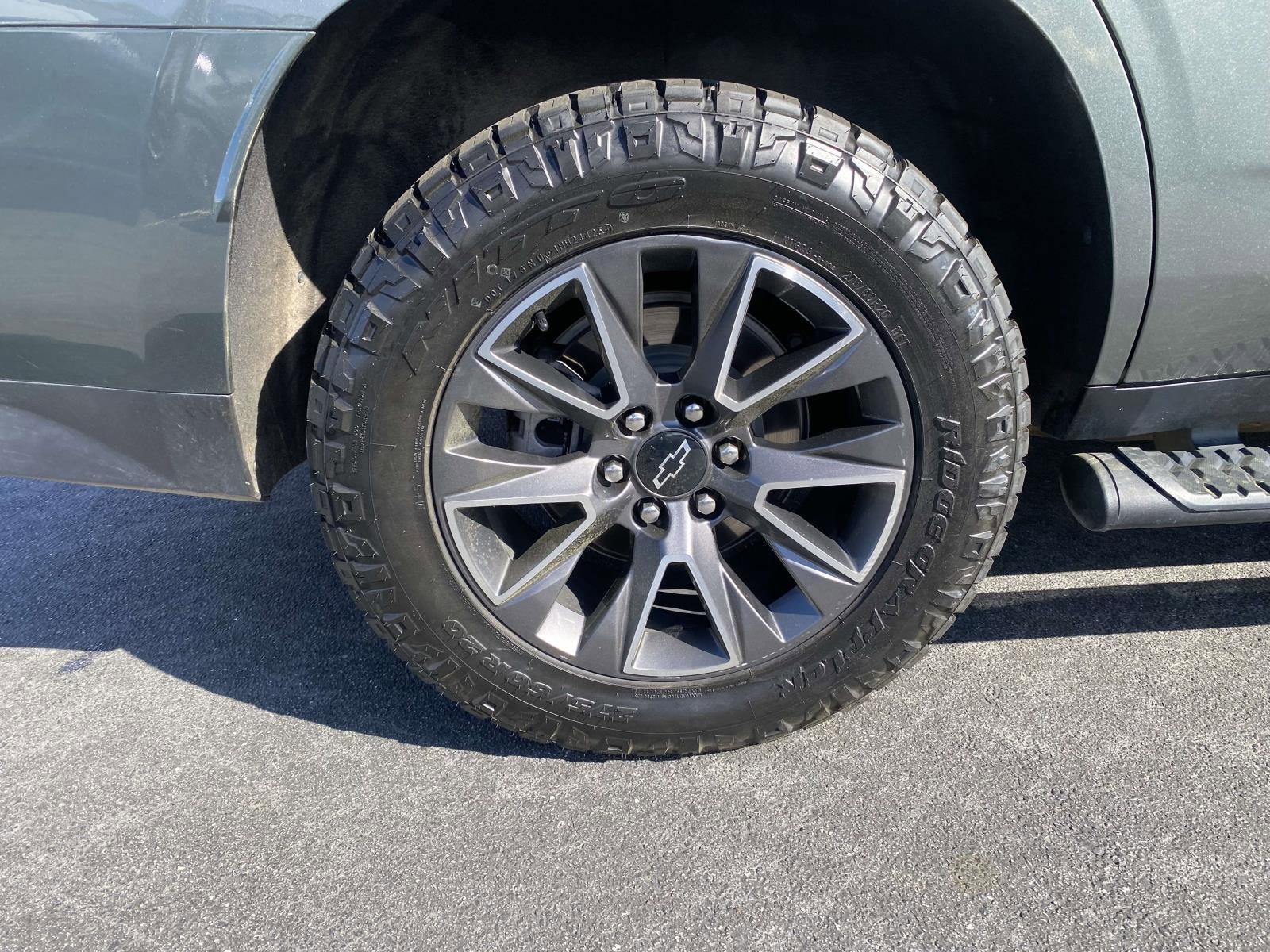 Used 2023 Chevrolet Tahoe Z71 w/ Luxury Package AWD/4WD image 9