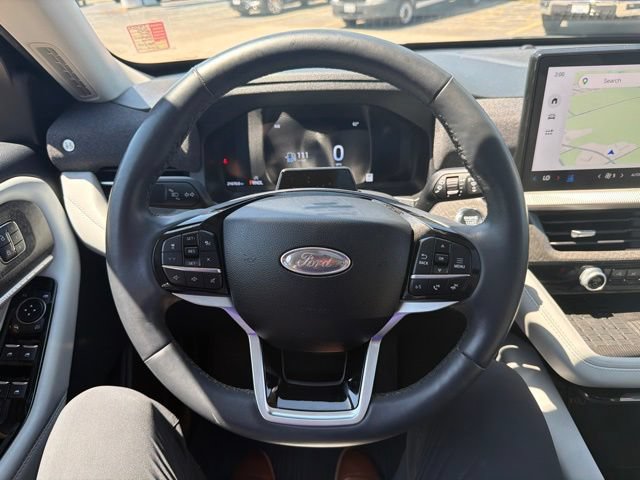 Certified 2025 Ford Explorer Platinum w/ Ultimate Package AWD/4WD image 12