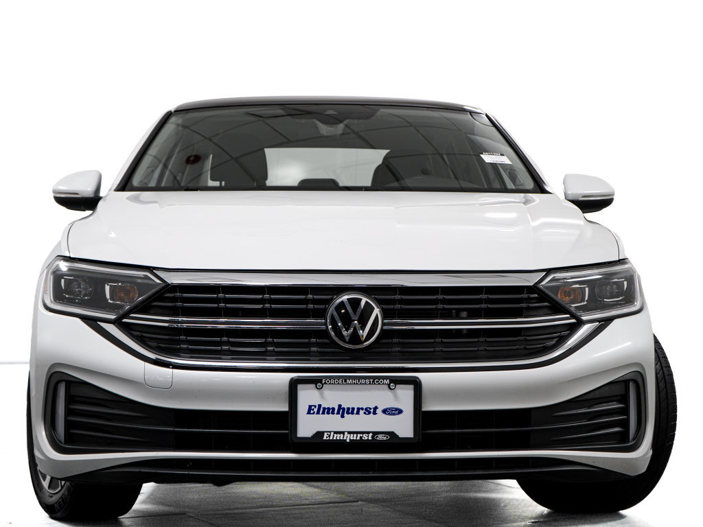 Used 2023 Volkswagen Jetta SEL FWD image 3