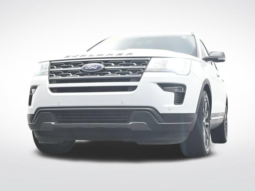 Certified 2018 Ford Explorer XLT w/ Equipment Group 202A FWD image 33