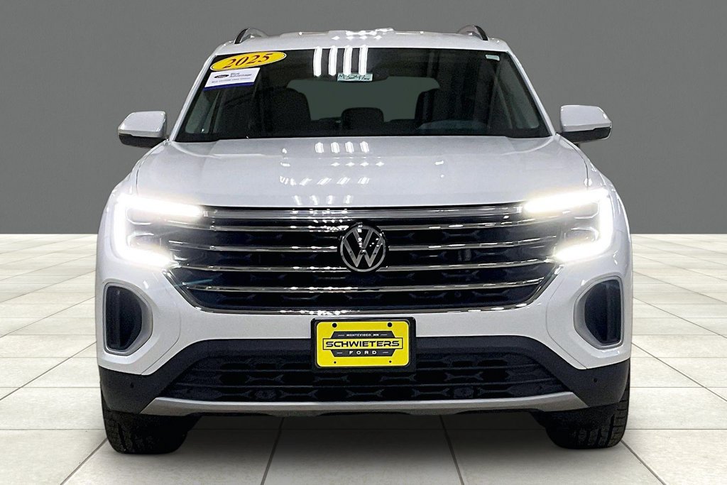 Used 2025 Volkswagen Atlas SE AWD/4WD image 3