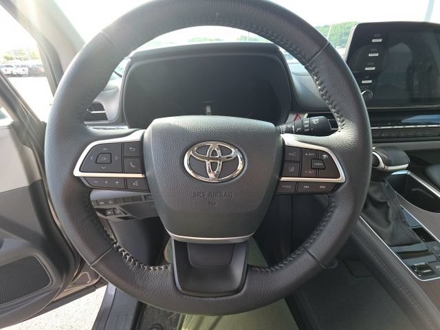 Used 2024 Toyota Sienna XLE w/ XLE Plus Package AWD/4WD image 18