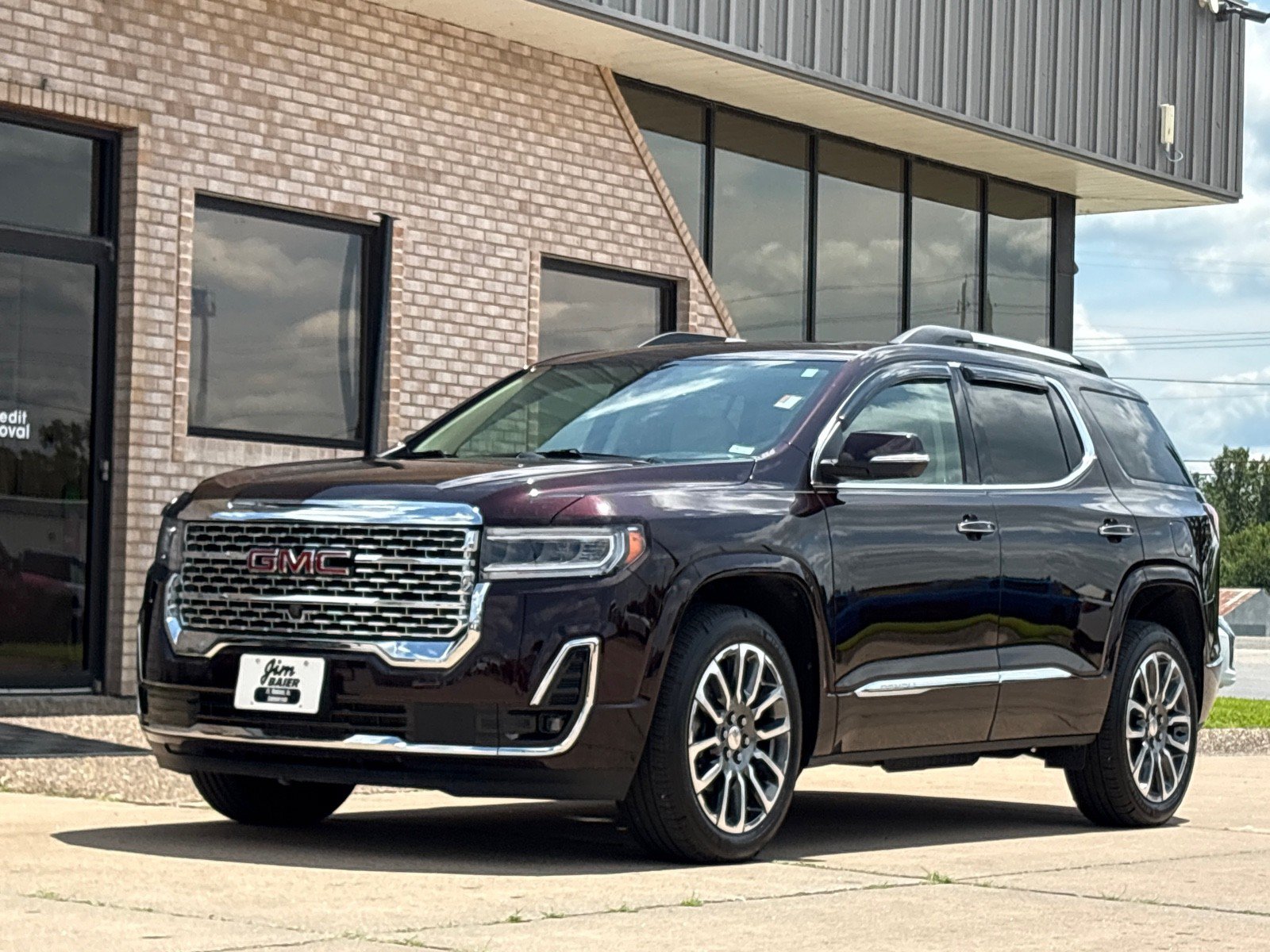 Used 2020 GMC Acadia Denali w/ Technology Package AWD/4WD image 2