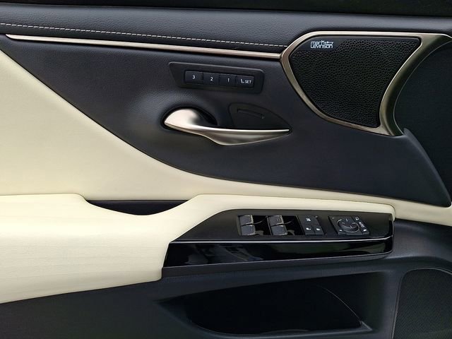 Used 2022 Lexus ES 300h w/ Accessory Package image 12