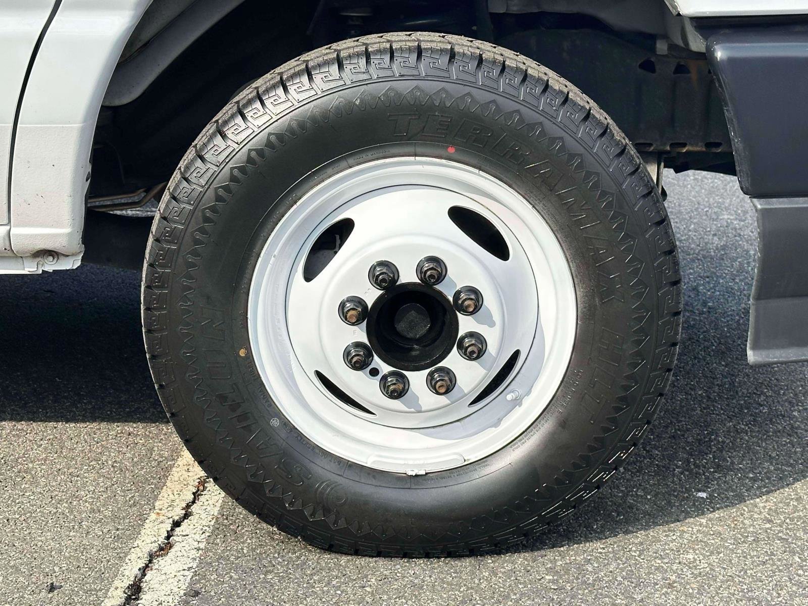 Certified 2024 Ford E-450 and Econoline 450 Super Duty w/ Power Windows & Locks Group image 7