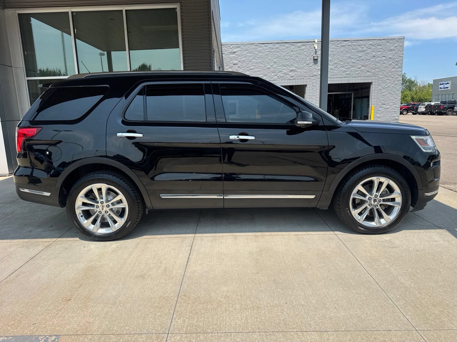 Certified 2018 Ford Explorer Limited w/ Equipment Group 301A AWD/4WD image 9