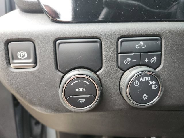 Used 2025 Chevrolet Silverado 1500 LT RWD image 26