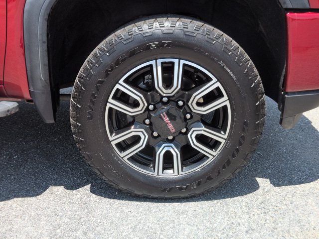 Used 2022 GMC Sierra 2500 AT4 w/ AT4 Premium Plus Package AWD/4WD image 11