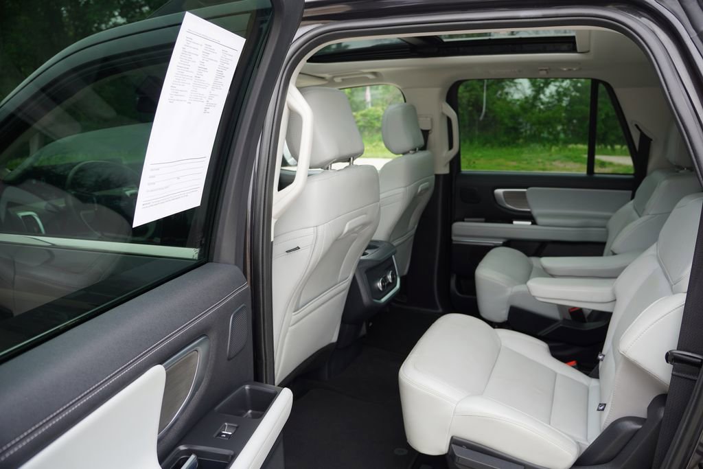 Certified 2025 Ford Expedition Max Platinum w/ Driver's Package AWD/4WD image 17