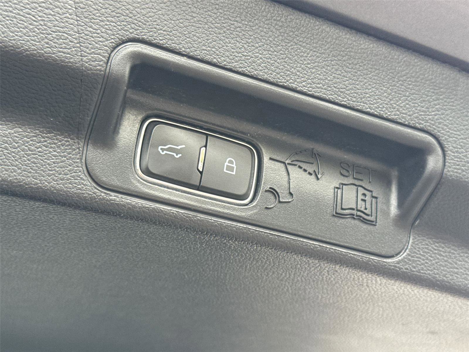 Certified 2021 Ford Explorer Limited w/ Hybrid Equipment Group 310A image 15