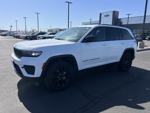 Used 2025 Jeep Grand Cherokee Altitude