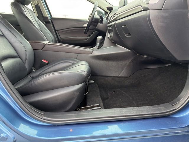 Used 2018 MAZDA MAZDA3 Touring image 16