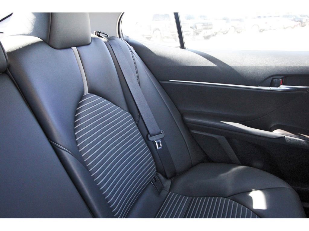 Used 2024 Toyota Camry SE image 15
