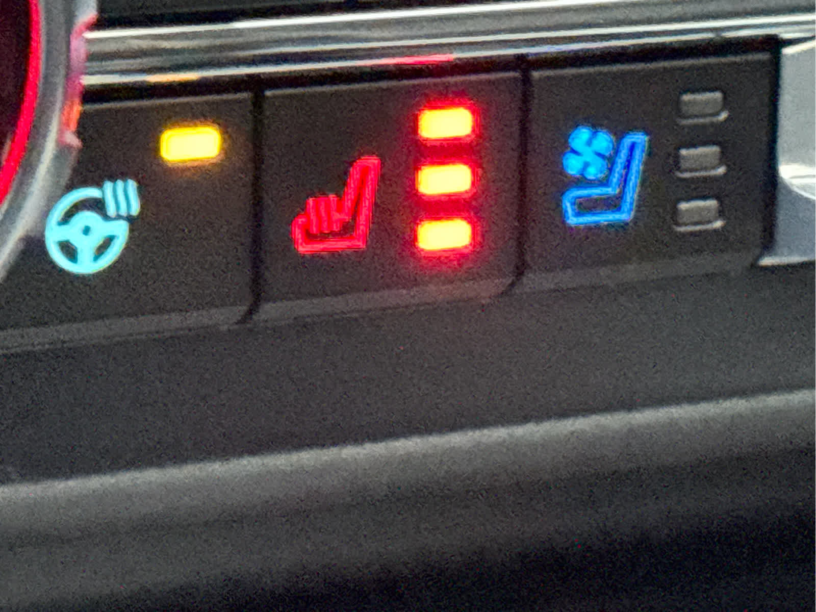 Certified 2024 Ford F350 Platinum w/ FX4 Off-Road Package image 20