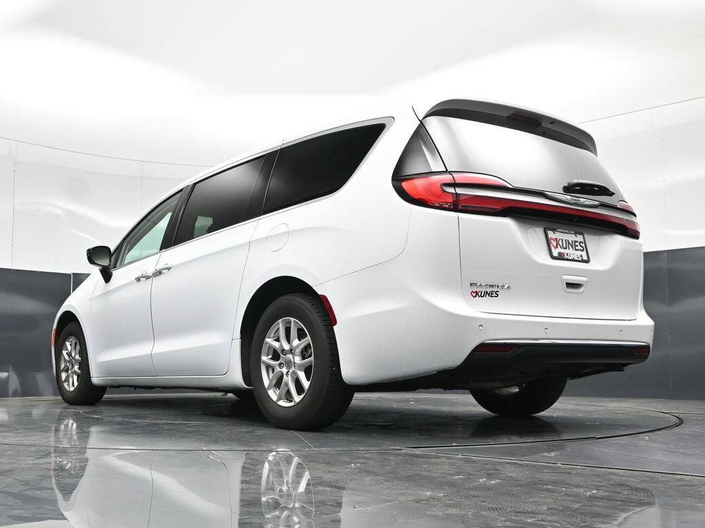 Used 2024 Chrysler Pacifica Touring-L FWD image 60