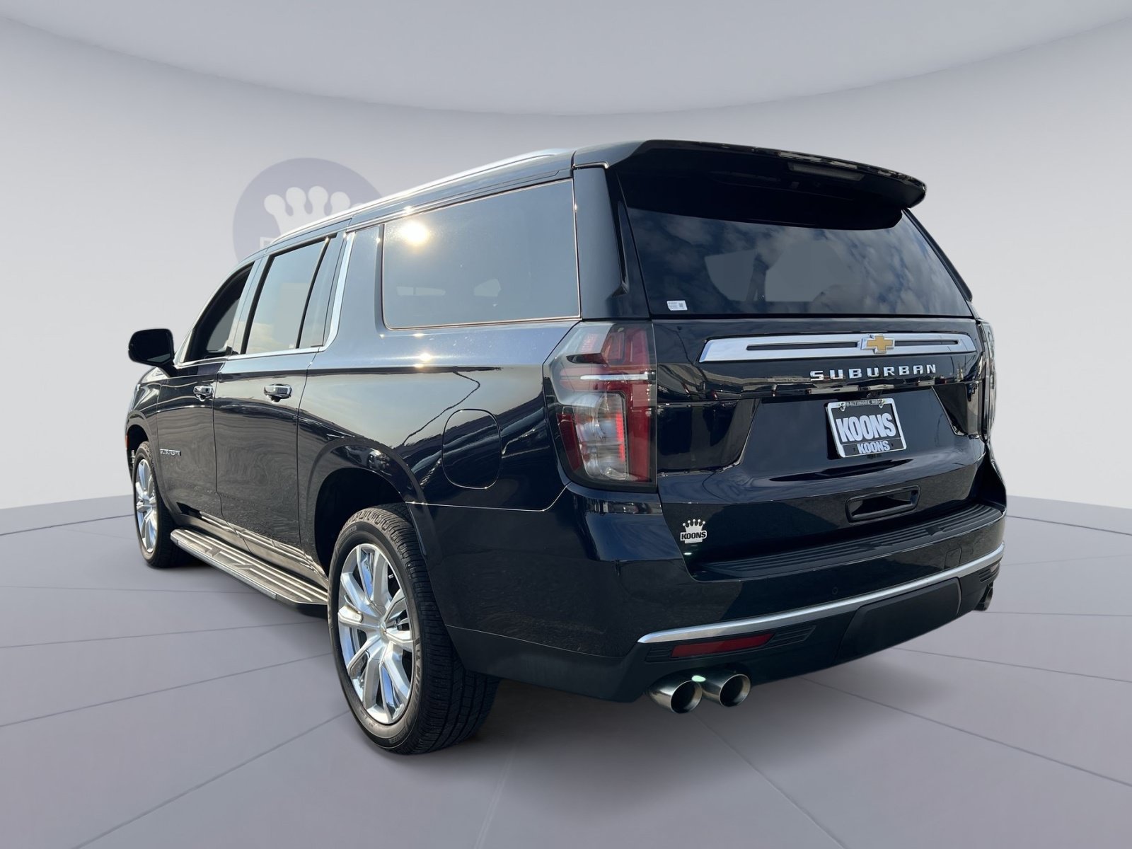 Used 2022 Chevrolet Suburban High Country w/ Max Trailering Package AWD/4WD image 4