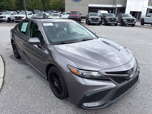 Used 2021 Toyota Camry SE FWD image 2