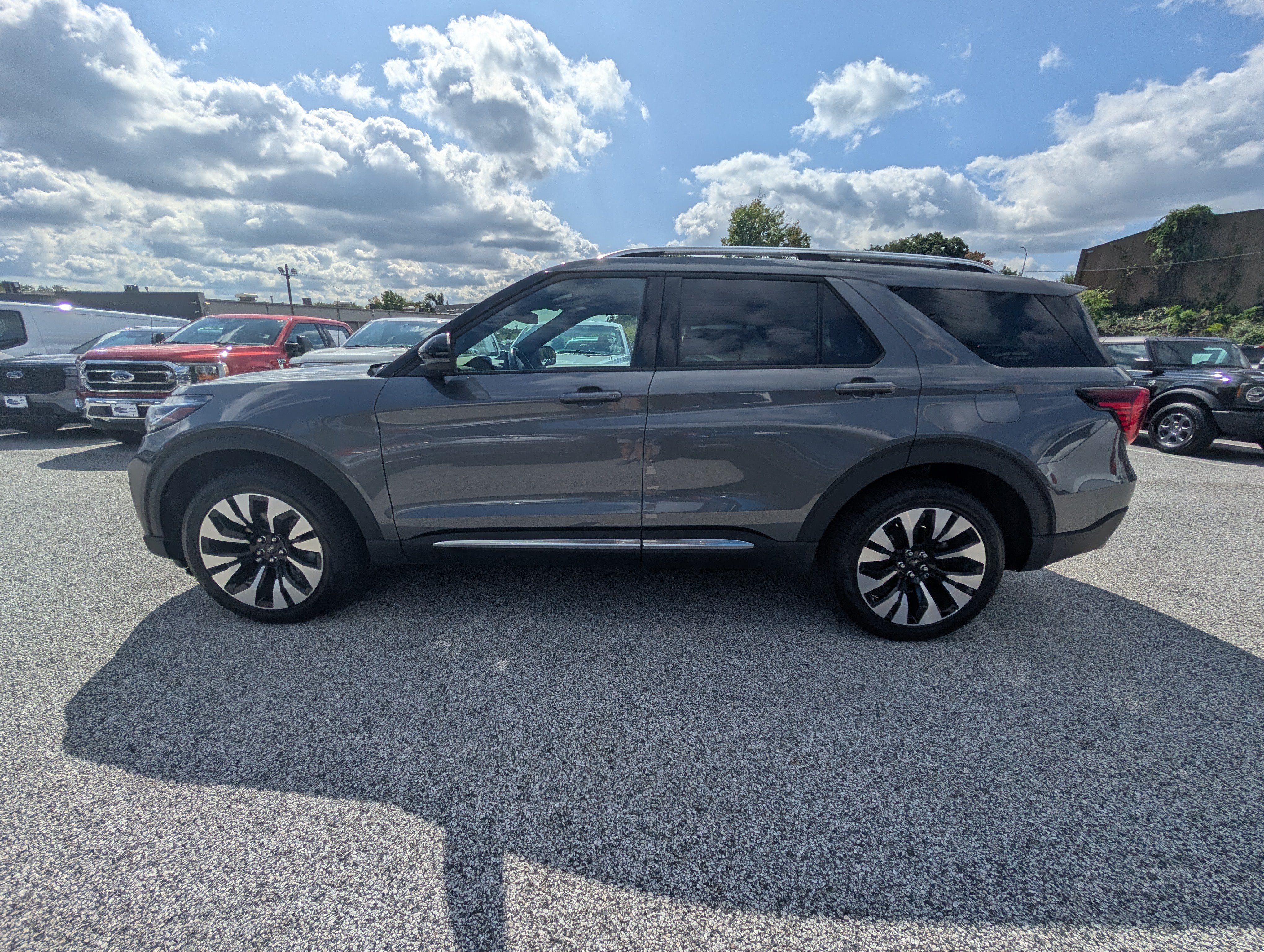 Certified 2025 Ford Explorer Platinum w/ LUX Leather Package AWD/4WD image 3