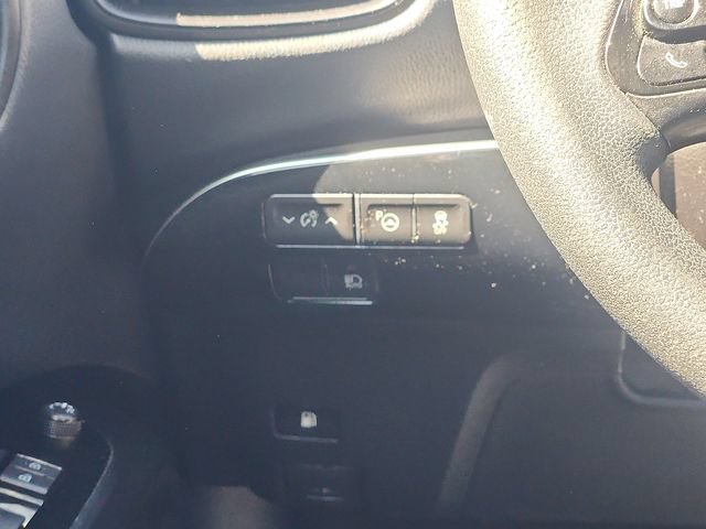 Used 2020 Toyota Prius LE FWD image 12