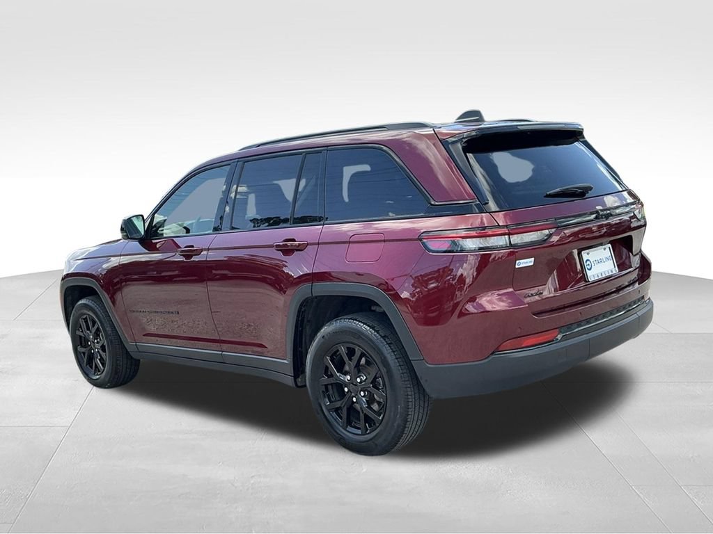 Used 2024 Jeep Grand Cherokee Altitude AWD/4WD image 4