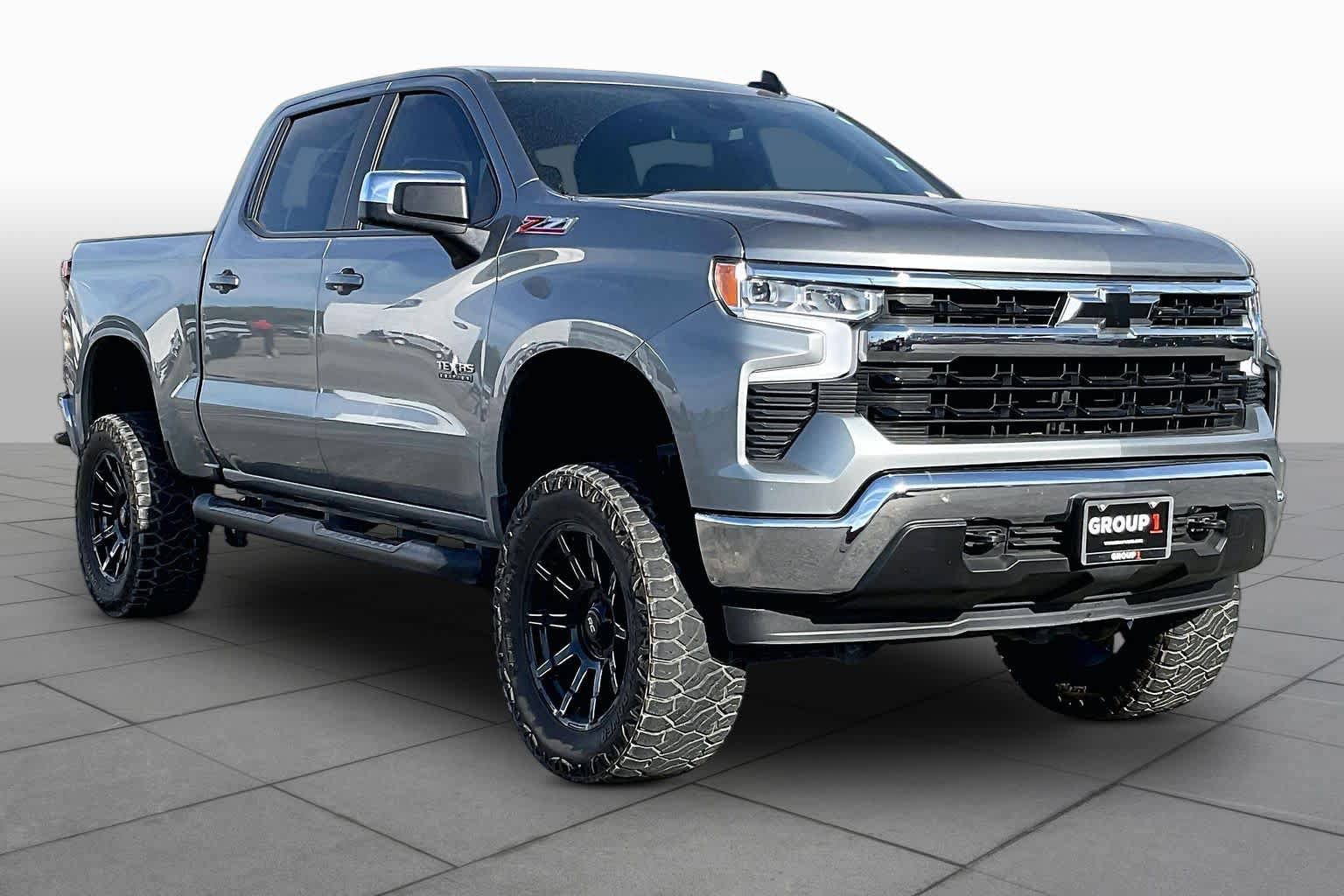 Used 2025 Chevrolet Silverado 1500 LT AWD/4WD image 3