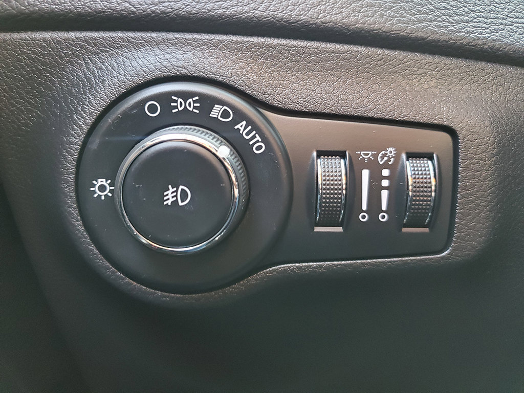 Used 2018 Jeep Compass Trailhawk w/ Cold Weather Group AWD/4WD image 28