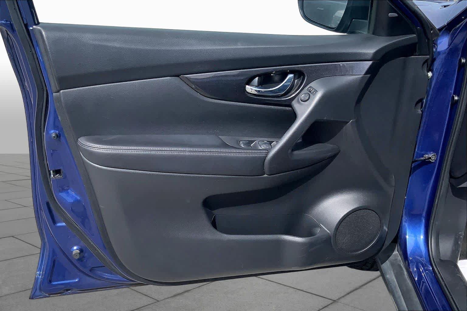Used 2018 Nissan Rogue SV FWD image 22