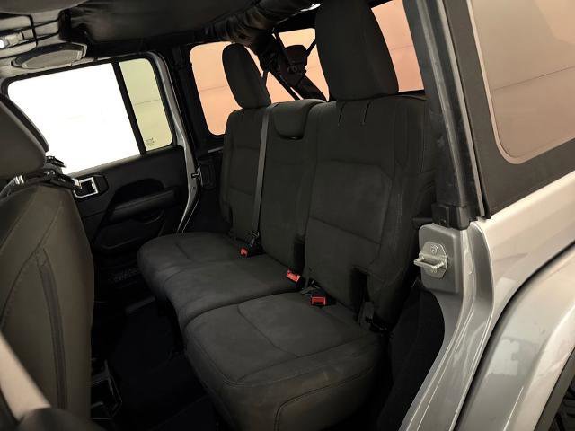 Used 2018 Jeep Wrangler Unlimited Sahara image 32