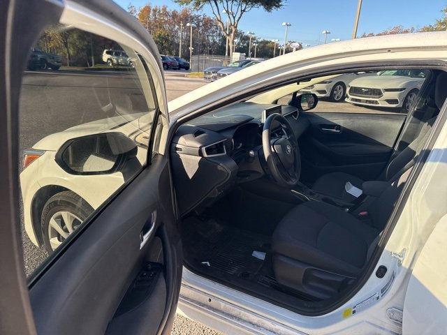 Used 2021 Toyota Corolla LE image 12