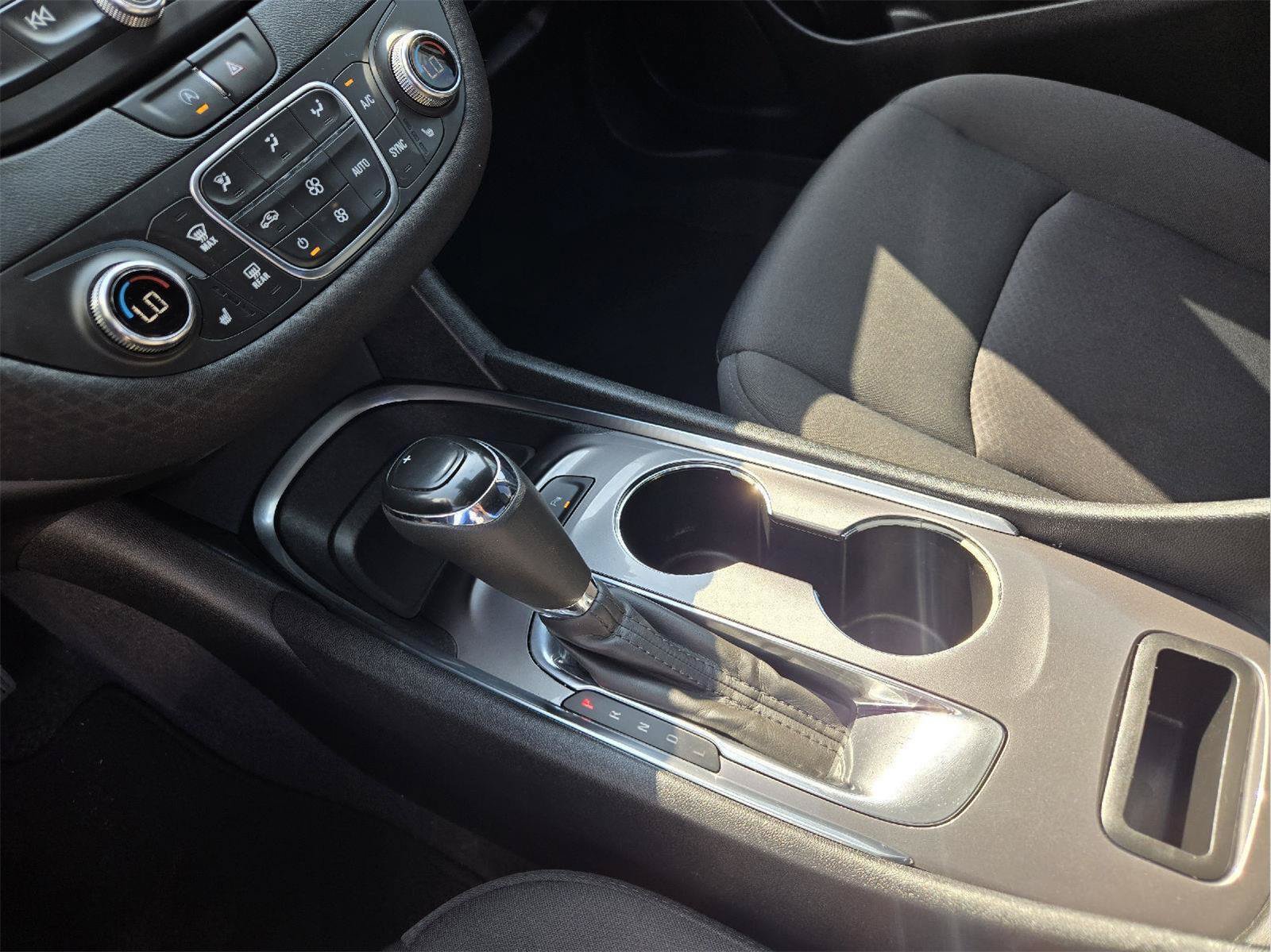 Used 2020 Chevrolet Malibu LT FWD image 18