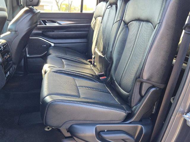 Used 2023 Jeep Wagoneer L Series III w/ Preferred Equipment Group AWD/4WD image 20