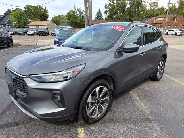 Certified 2025 Ford Escape Platinum AWD/4WD image 3