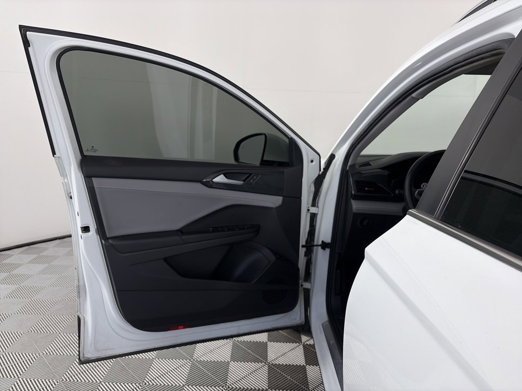 Used 2022 Volkswagen Taos SEL w/ Panoramic Sunroof Package image 10
