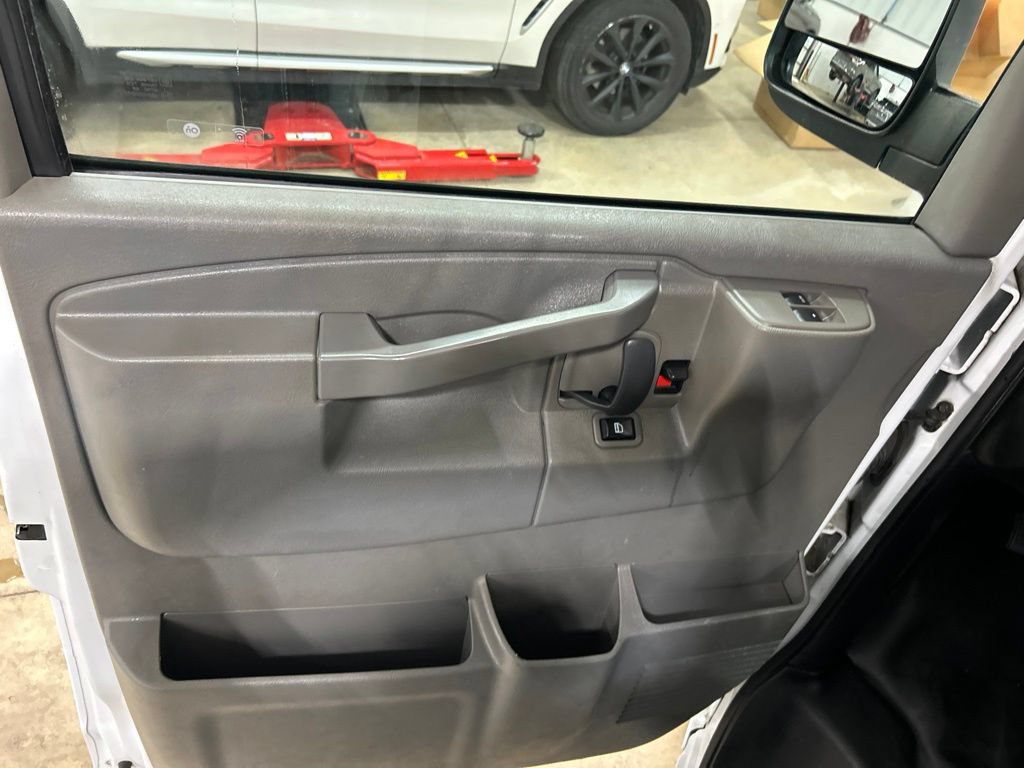 Used 2020 Chevrolet Express 2500 Extended w/ Enhanced Convenience Package RWD image 12
