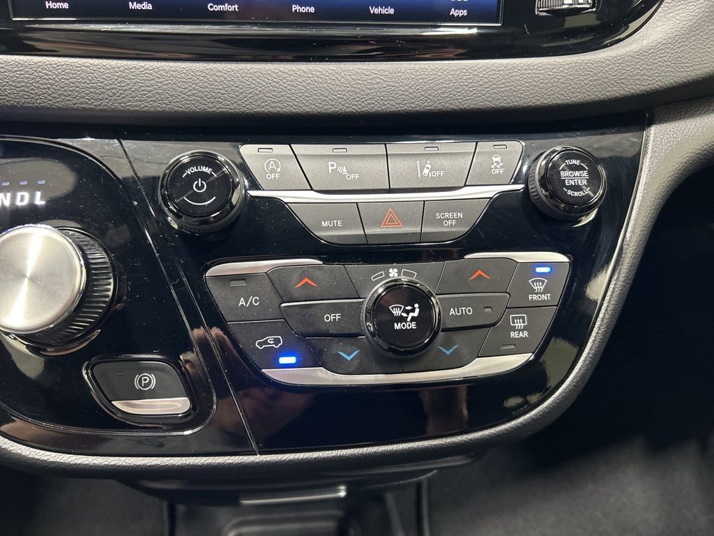 Used 2025 Chrysler Pacifica Select image 23