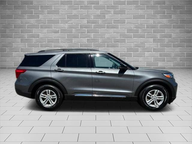 Certified 2023 Ford Explorer XLT w/ Equipment Group 202A AWD/4WD image 4