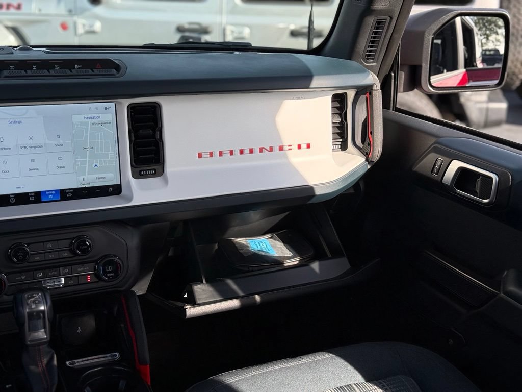 Certified 2025 Ford Bronco Heritage Edition AWD/4WD image 28