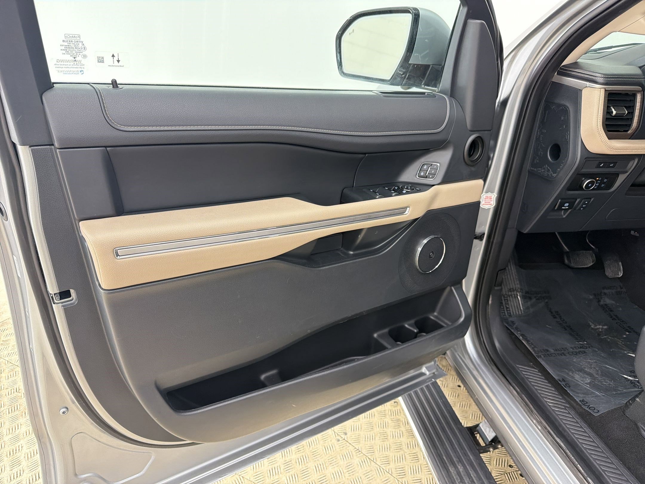 Certified 2024 Ford Expedition Limited image 21