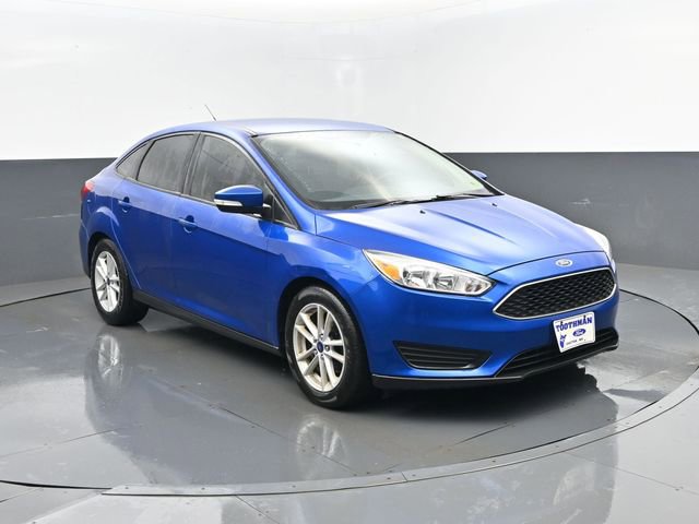 Certified 2018 Ford Focus SE w/ SE Winter Package FWD image 3