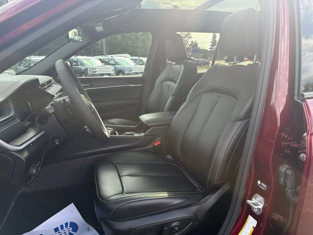 Used 2026 Jeep Grand Cherokee Limited w/ Luxury Tech Group II AWD/4WD image 18