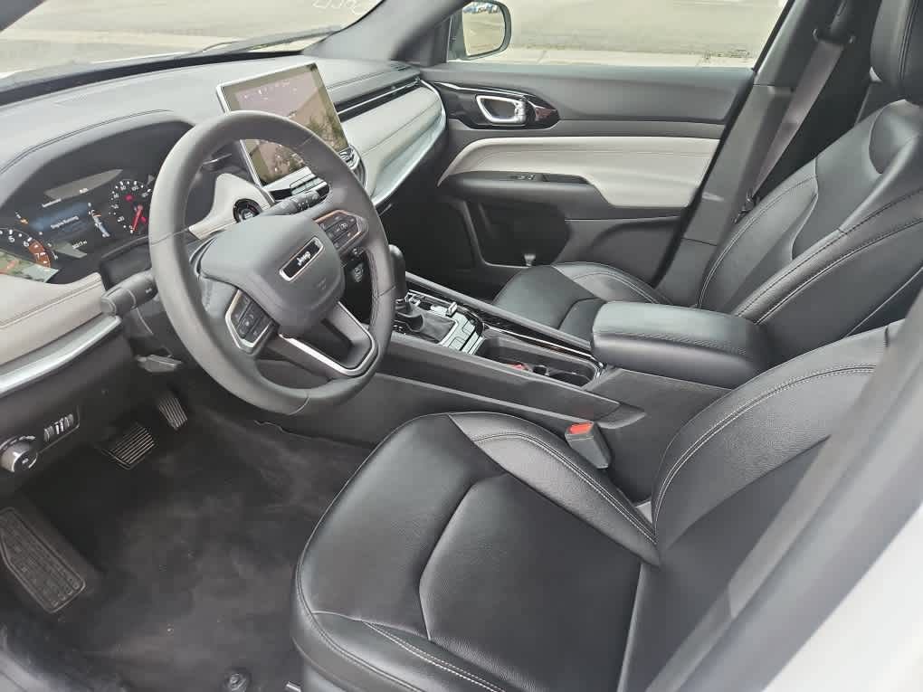 Used 2025 Jeep Compass Limited AWD/4WD image 14