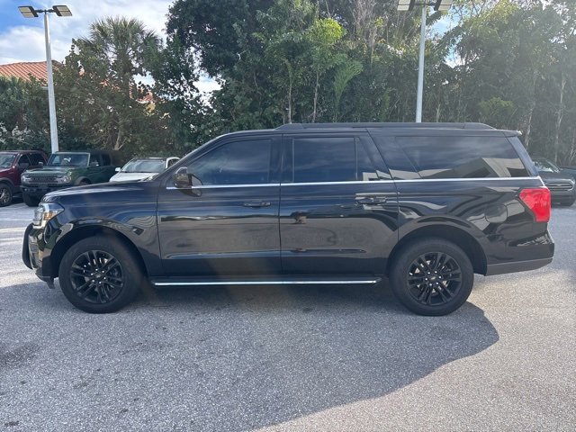 Certified 2022 Ford Expedition Max XLT image 3