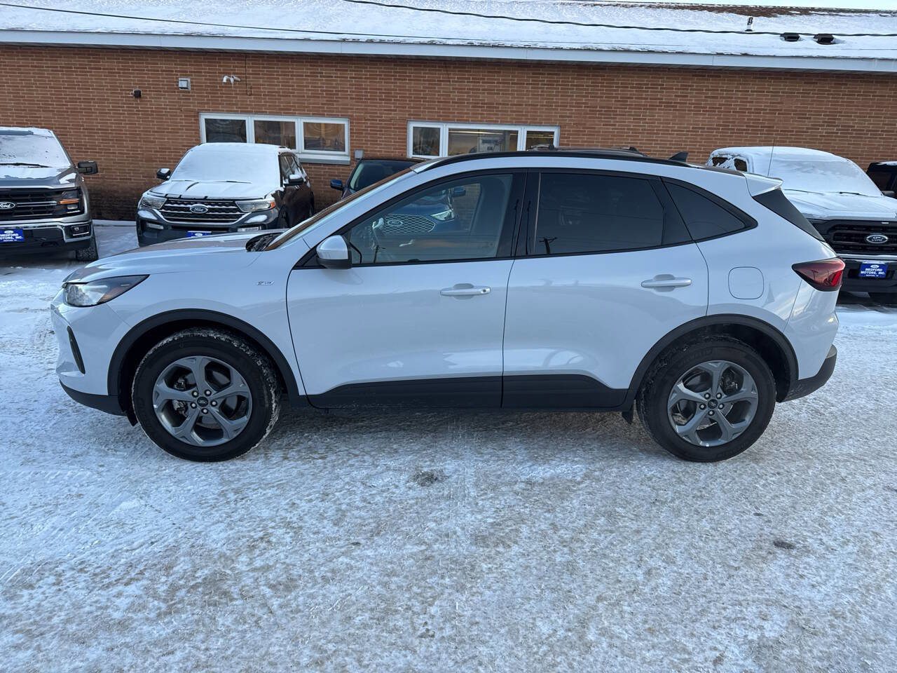 Certified 2025 Ford Escape ST-Line Select AWD/4WD image 3