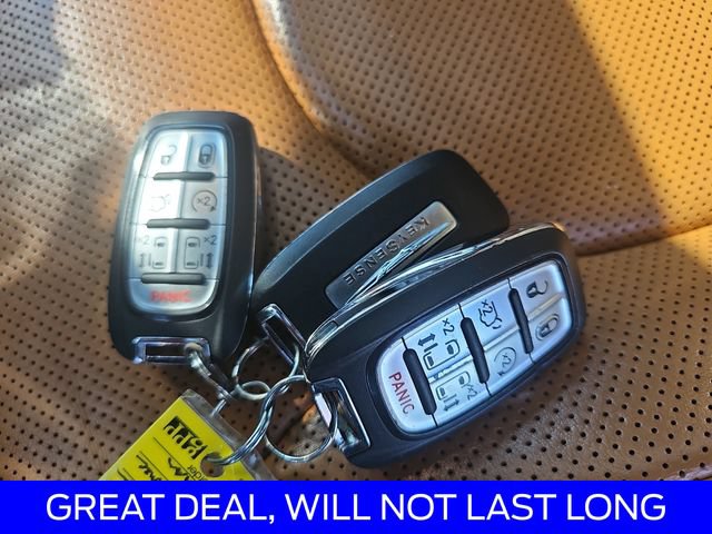 Used 2022 Chrysler Pacifica Pinnacle AWD/4WD image 35