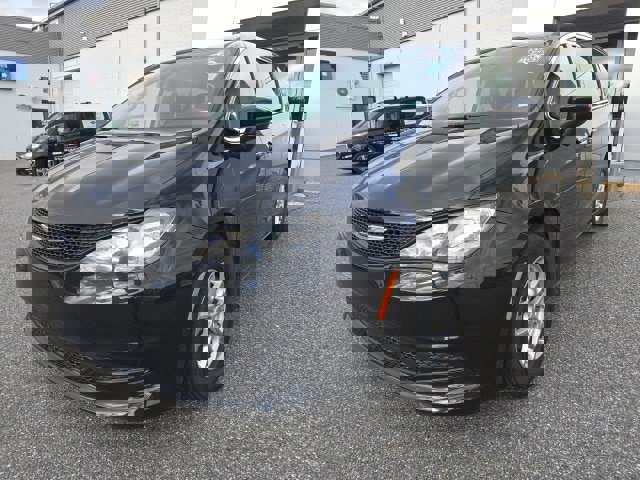 Used 2024 Chrysler Voyager LX image 3