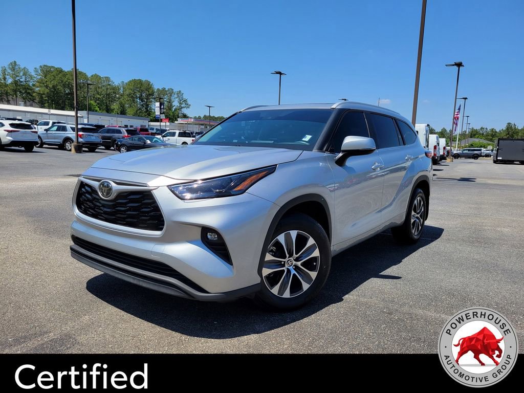 Used 2023 Toyota Highlander XLE AWD/4WD image 1